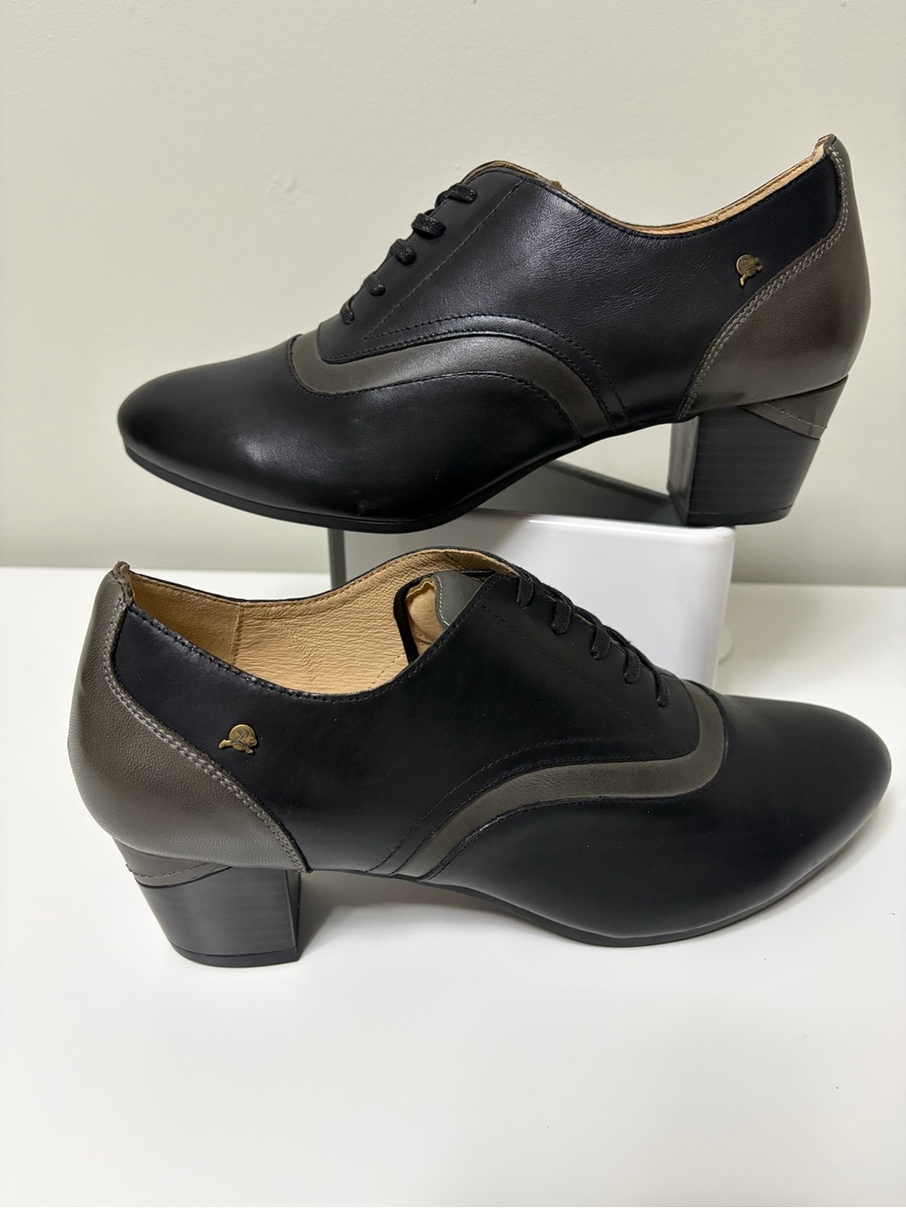 Goodomien Women’s Black & Grey Leather Oxford Chunky Heel Pumps Size 40 / US 9
